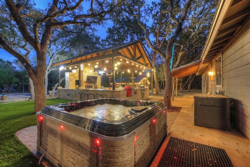 Terracotta Retreat/ Sleeps 30!