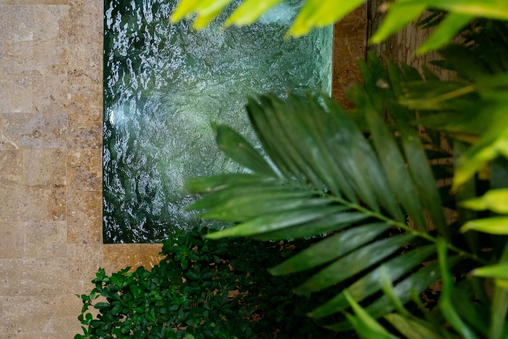 Luxury 5BR House W Jacuzzi & Pool