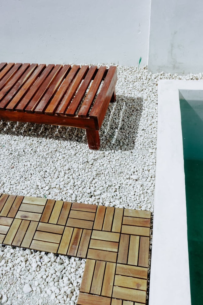 Tropical House With Private Pool in Downtown