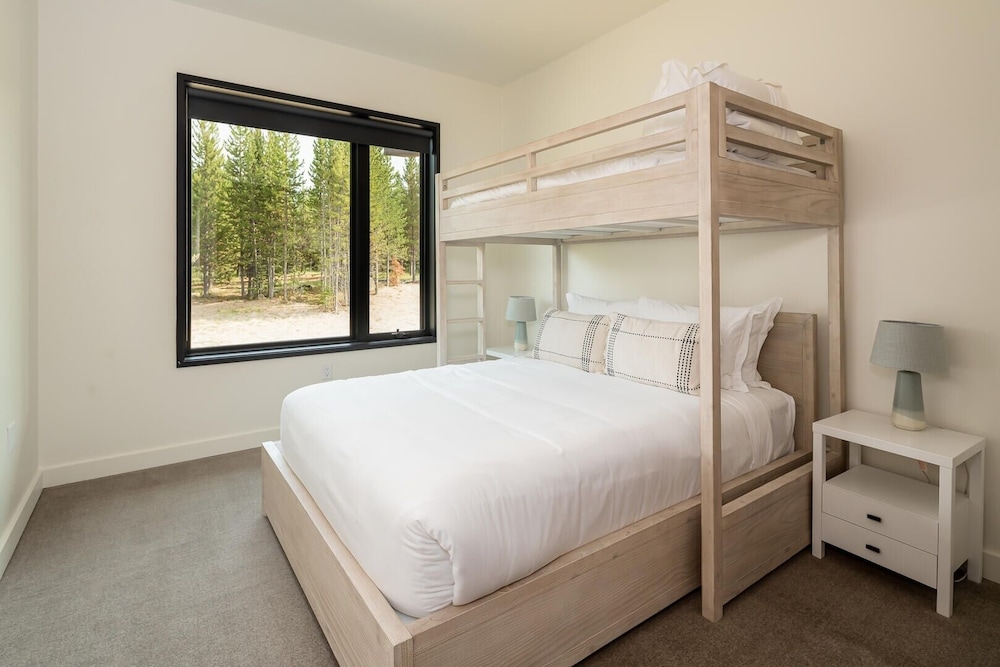 Big Sky Lake Lodge