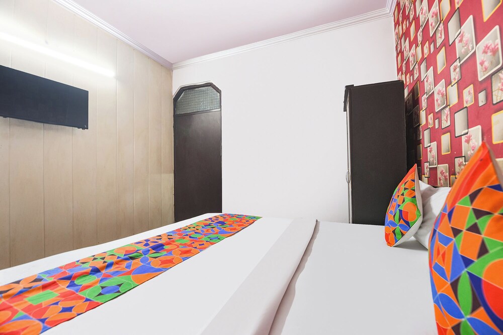 Fabhotel Decent