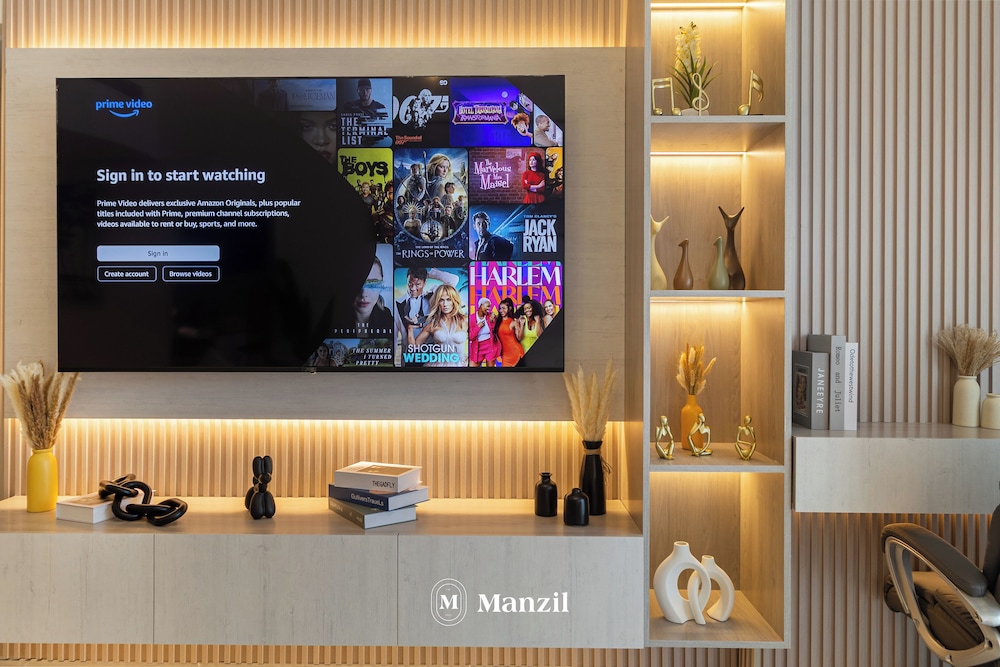 Manzil- Chic 2BR w Pool nr Circle Mall