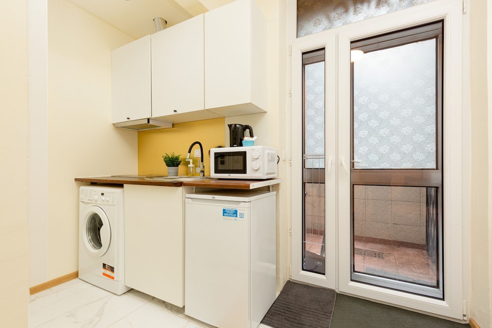 Studio Warsaw Miączyńska by Renters view 2