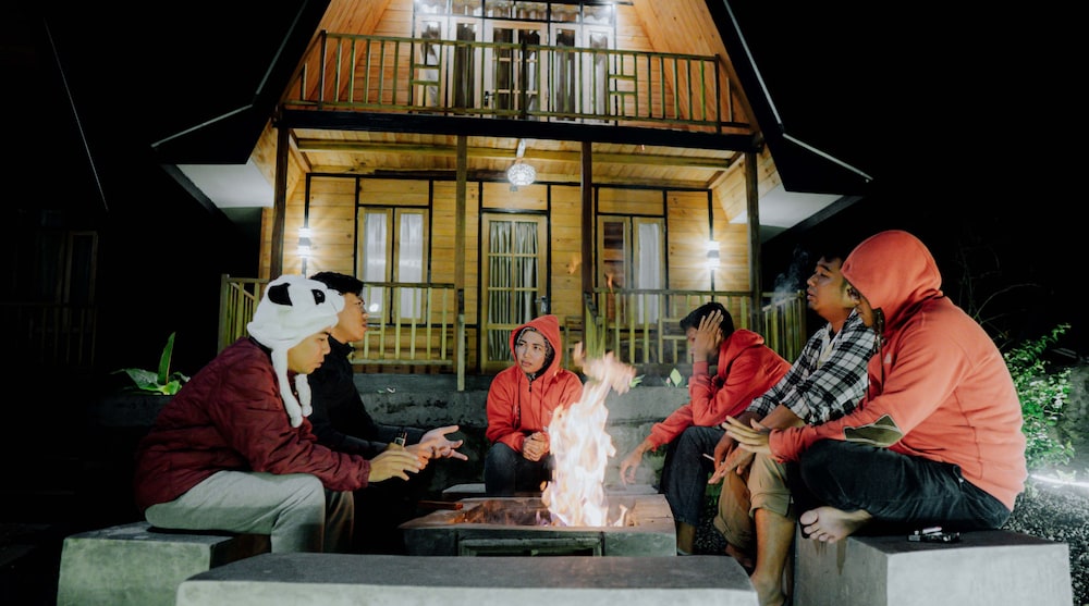 Sikunir Pondok Cabin By Travelink