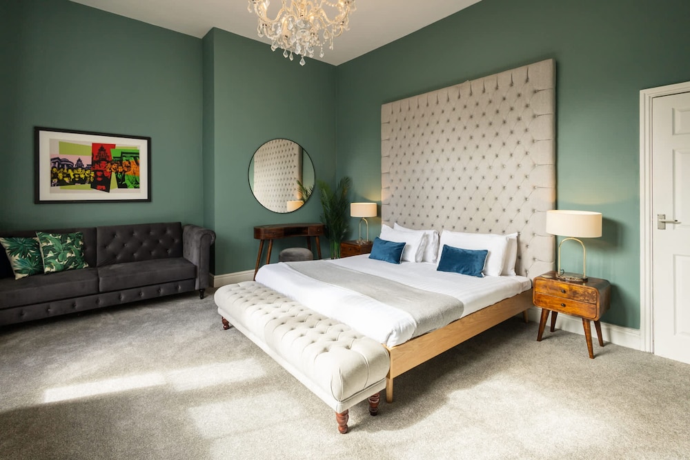Host Stay The Falkner Quarters I and II