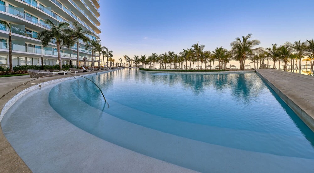 Stunning Oceanview Two Story Condo - Beach - Gym