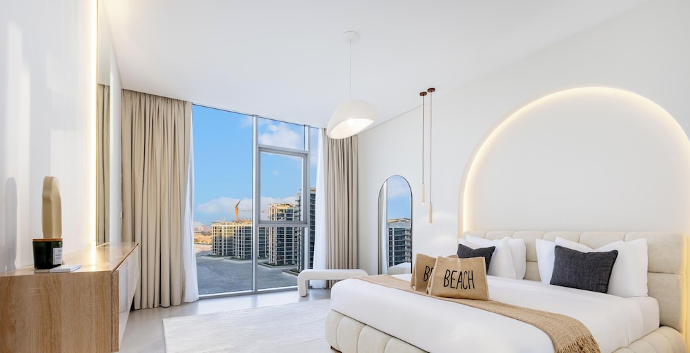 LUX The Burj Khalifa Lagoon View Suite 5
