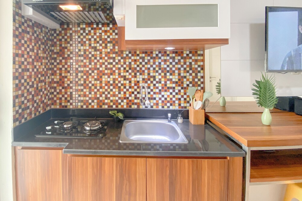 Comfort Stay 1Br With Extra Room At Bassura City Apartment