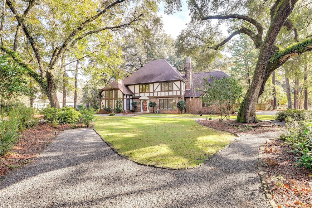 Pets Welcome, Golf Course View: Legend Oaks Home!