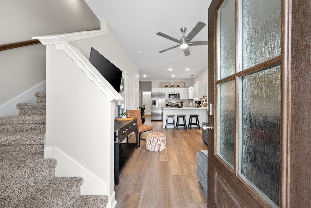 Adam's Downtown Retreat w/ Rooftop Access