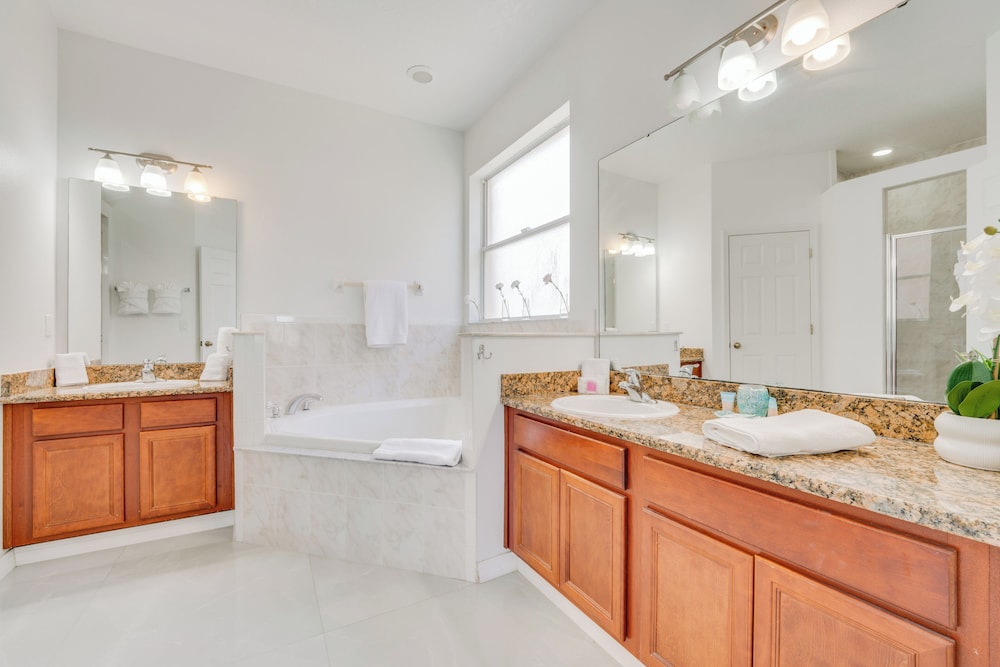 Kissimmee Resort-style Home: Close to Shops & Eats