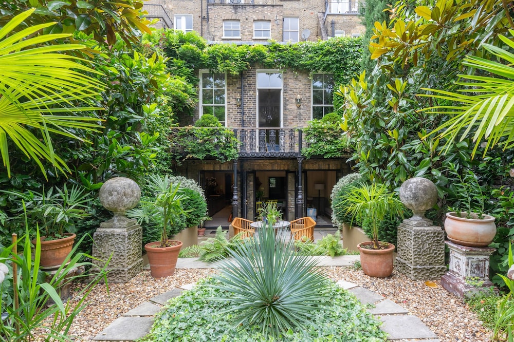 Penywern Road IV by Onefinestay