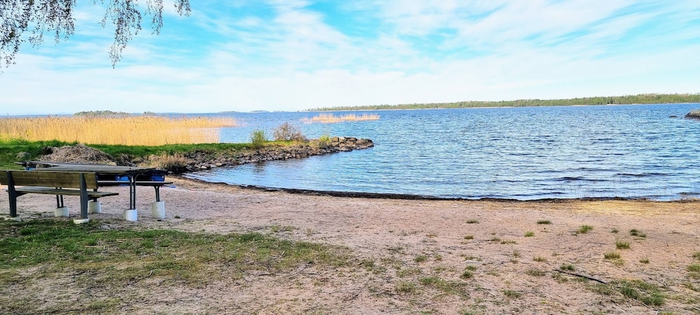 3BR Home Near Lake Vänern Covered Deck & BBQ