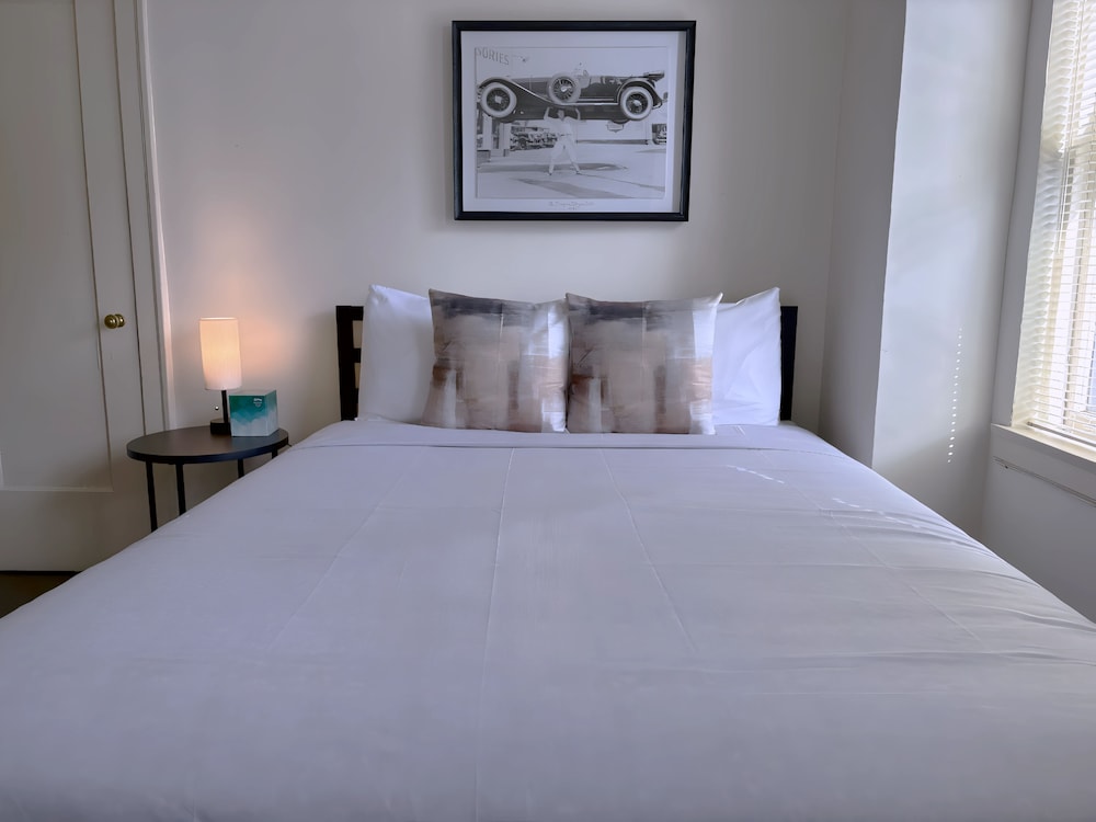 Vintage Studio in Gold Coast - SP 1205