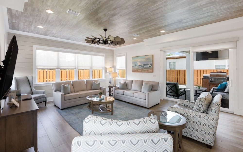 5BR Getaway w/ Private Pool, Golf Cart, 4 Bikes & 30A Convenience!