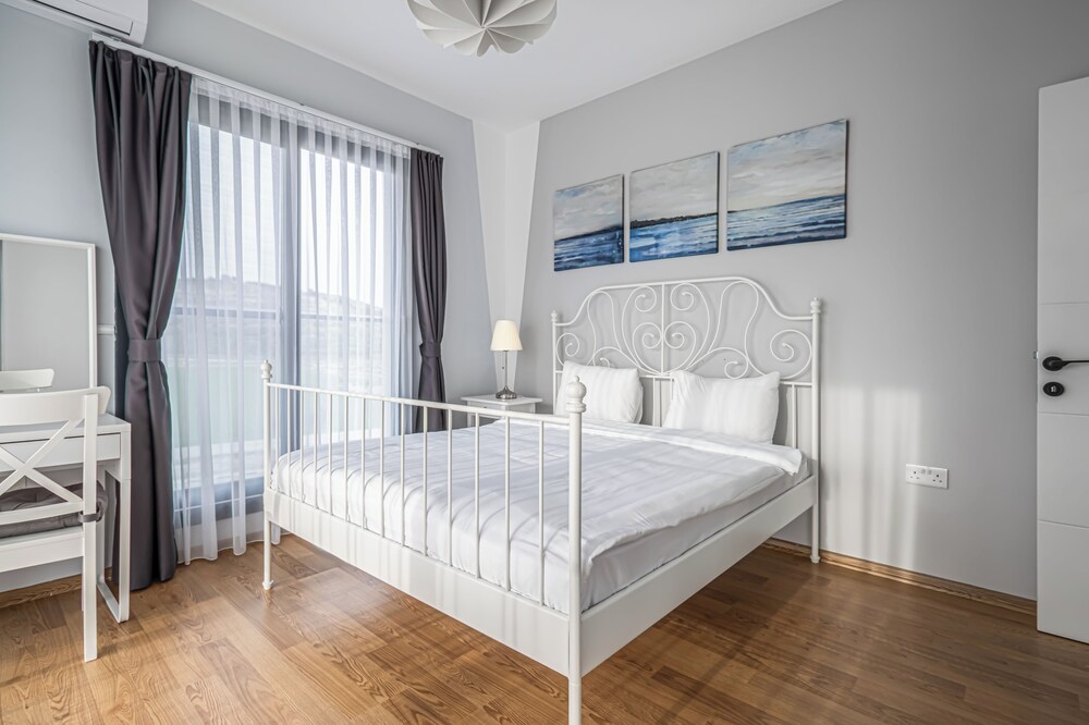 Caesar Blue Seaside Luxury Apartments