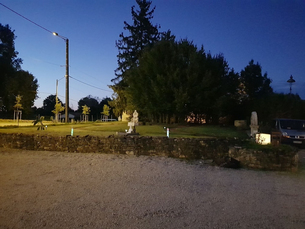 Le Chaudron view 3