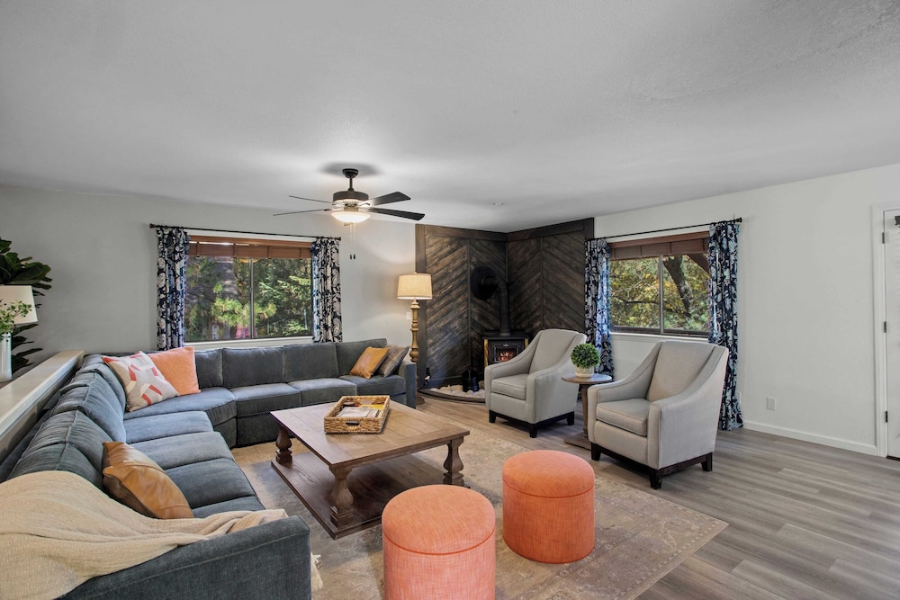 5bdr Stay w/ Fireplace, Game Room & Family-friendly Amenities Arrowhead Chalet by Avantstay