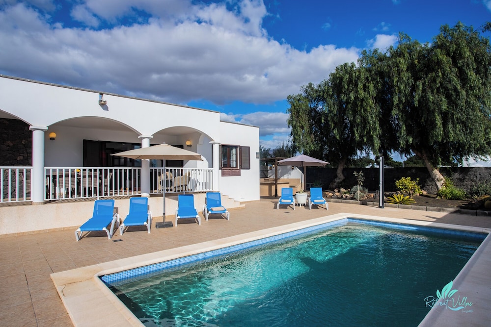3 Bed Villa - Pool, Terrace, Bbq, Near Beach
