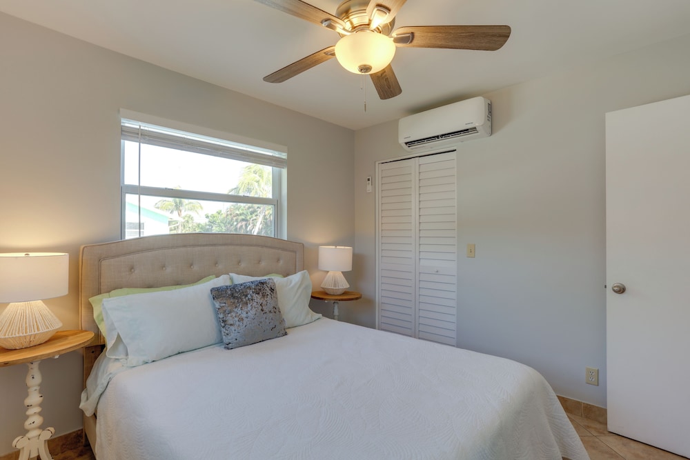 2 Mi to Swim & Shop: Updated North Palm Beach Home