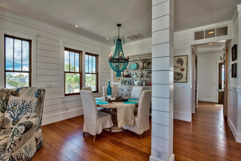 Tangled In Blue 5 Bedroom Holiday Home by Five Star Properties