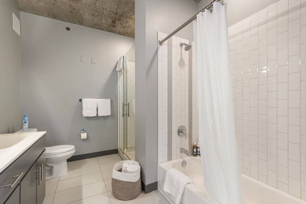 Group Home 3 Luxe Apts Spacious Central