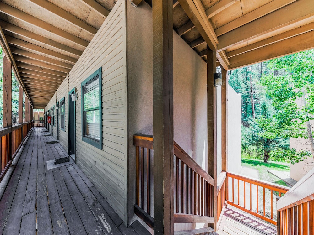 Hotel Hunter's Lodge - Image 1