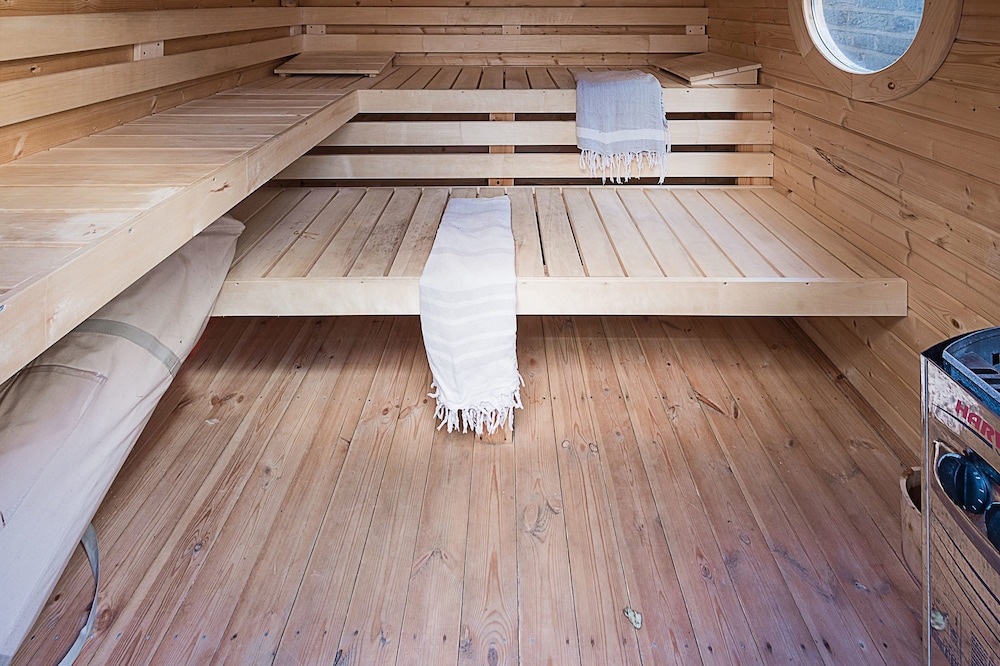 Notting Hill 2 Bed With Sauna - by Out of Office Lifestyle
