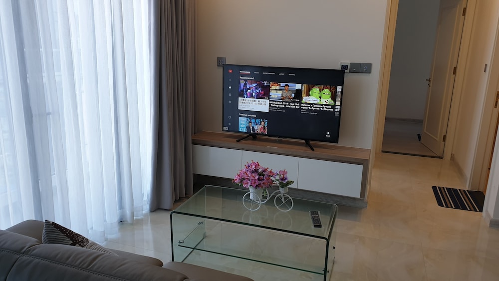Stay In Vietnam Vinhomes Golden River