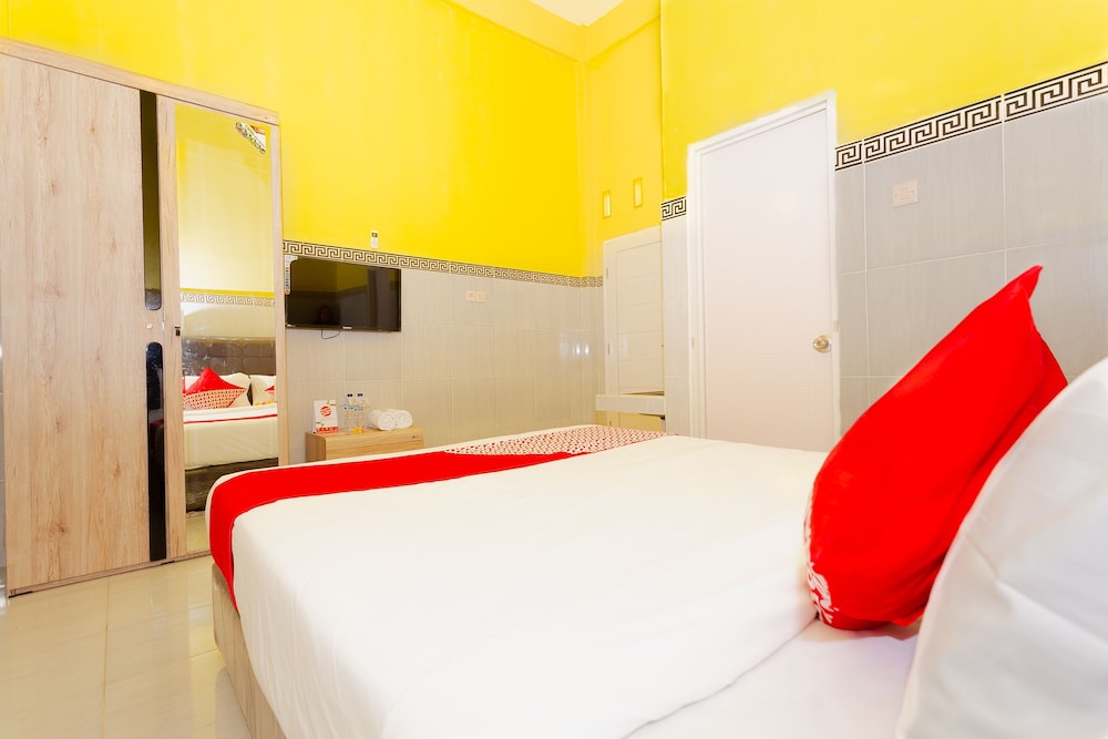 OYO 1427 Azzahra Guest House Syariah view 5