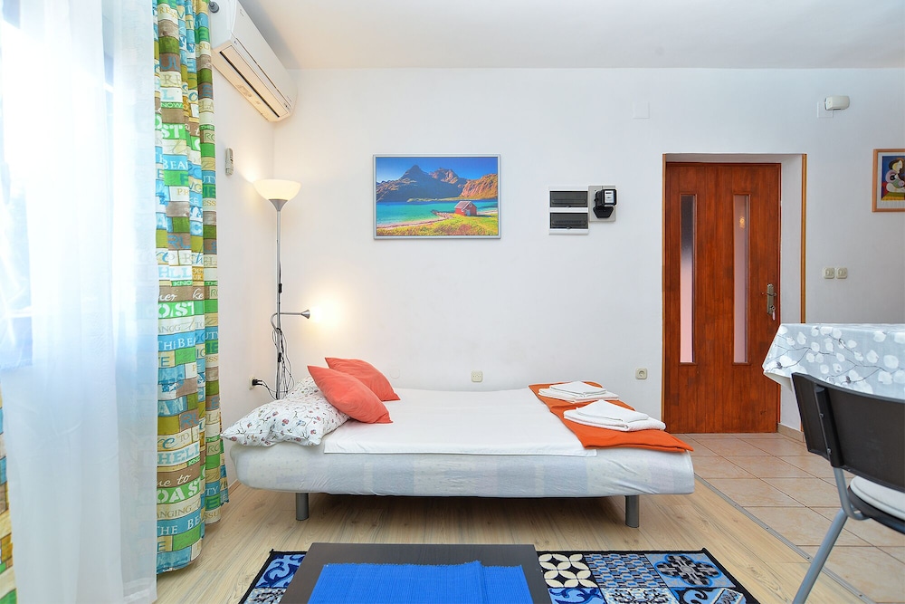 Apartments Mira 295