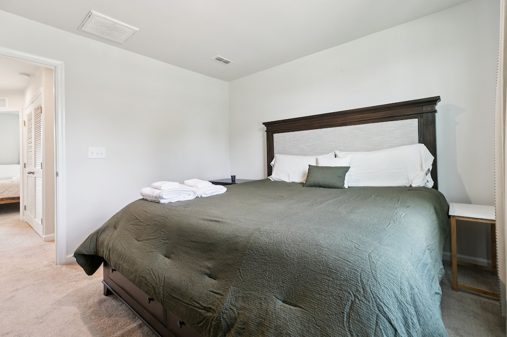 Modern Downtown Retreat Near Swamp Rabbit Trail 4 Bedroom Townhouse
