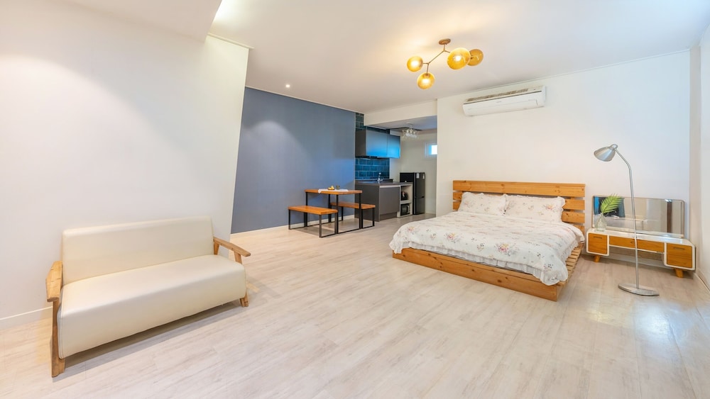 Gangneung Nineone Pet Pension