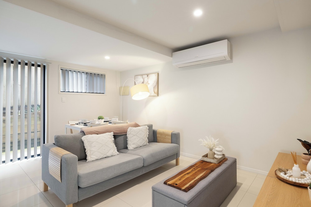 Smart Suites Self Check-in Apartments - 144 Dixon
