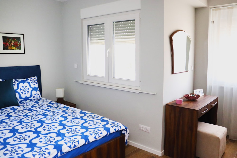 Foxxy Apartments view 5