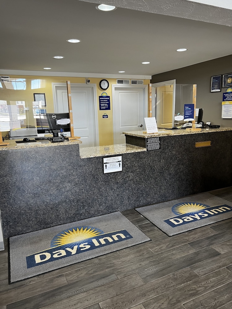 Days Inn by Wyndham Hays view 5