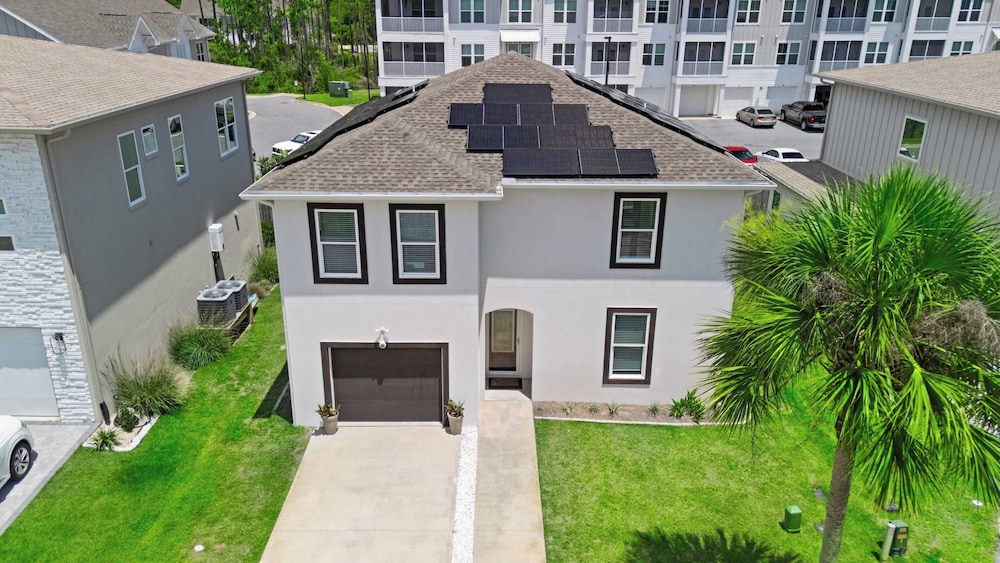 Family-friendly, Close to Beach & Game Room Windswept by Avantstay