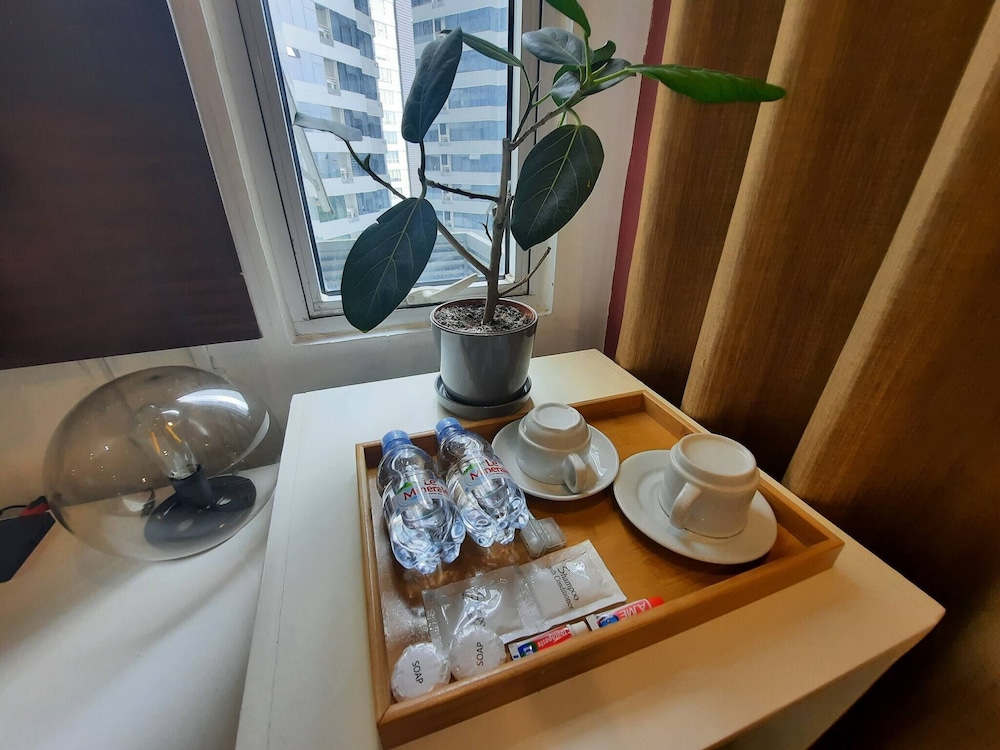 L1 Twin Bed Staycation in Bonifacio Global City