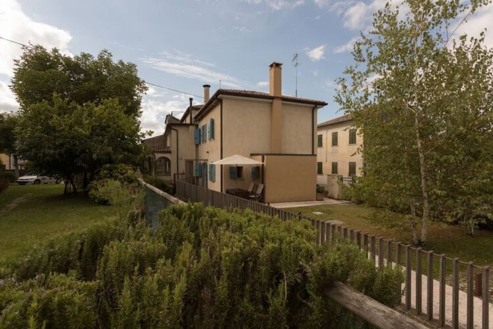 Modern Accommodation, Just Renovated, Private Garden, Wifi, Near Treviso view 4