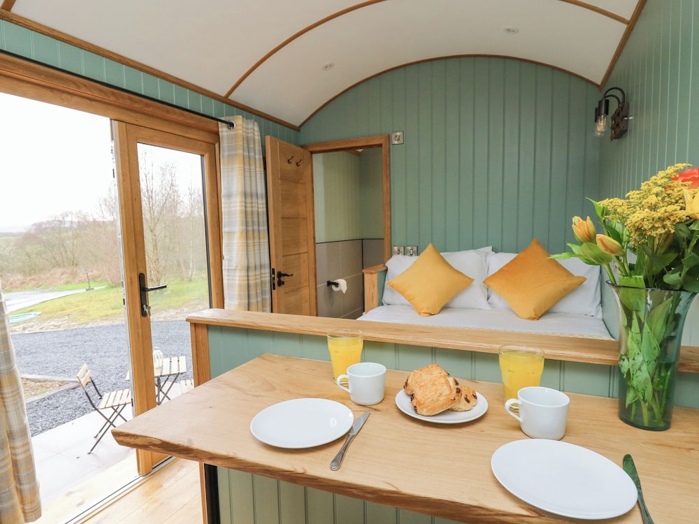 Dam View Shepherds Hut