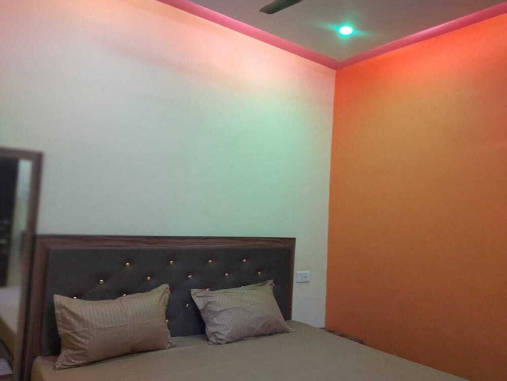 Hotel Shivoham