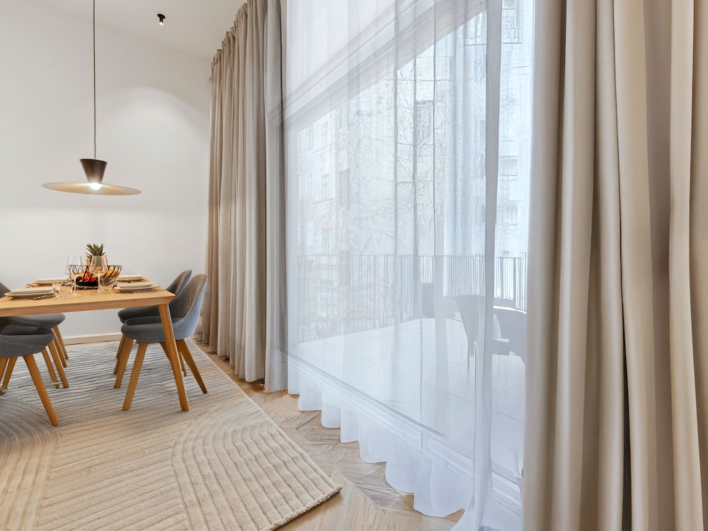 Living No. 5 by GT7 Hospitality