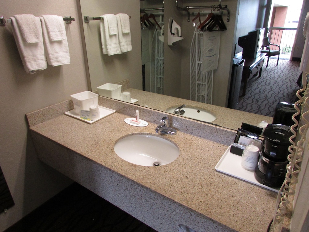 Days Inn Suites by Wyndham Fort Valley - Property Image 26
