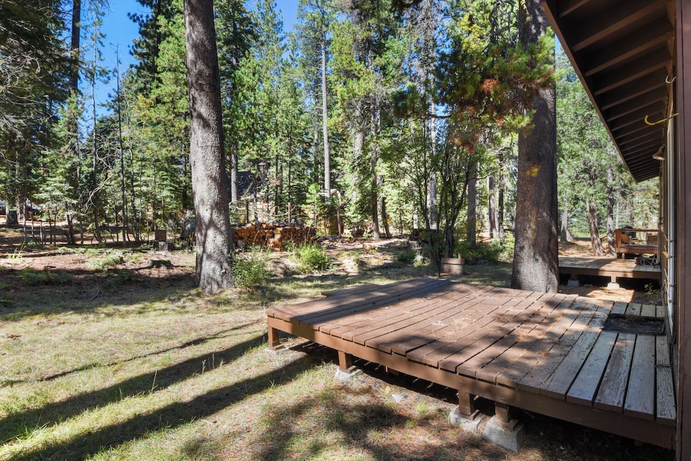 Elm Street Getaway Sleeps 8!
