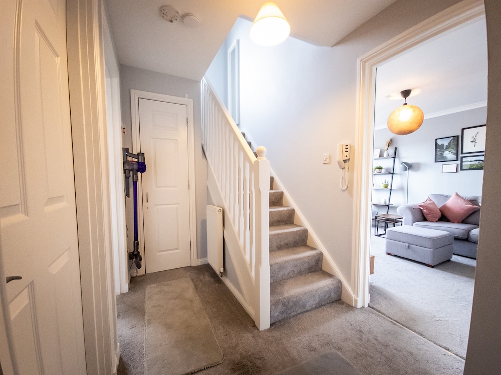 Tranquil 2Bed/2Bath Duplex Falkirk