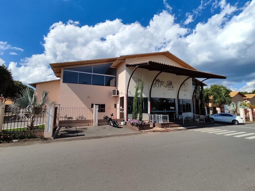 Hotel DI ROMA FIORI VIA CALDAS - Image 1