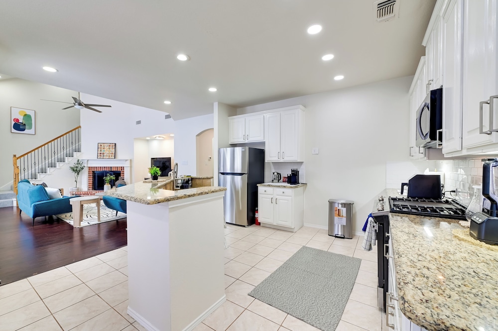4 Mi to Dtwn: Family Home w/ Games in Frisco