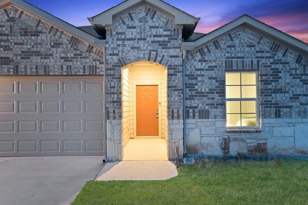 @ Marbella Lane - Amazing 4BR Lakeview Home