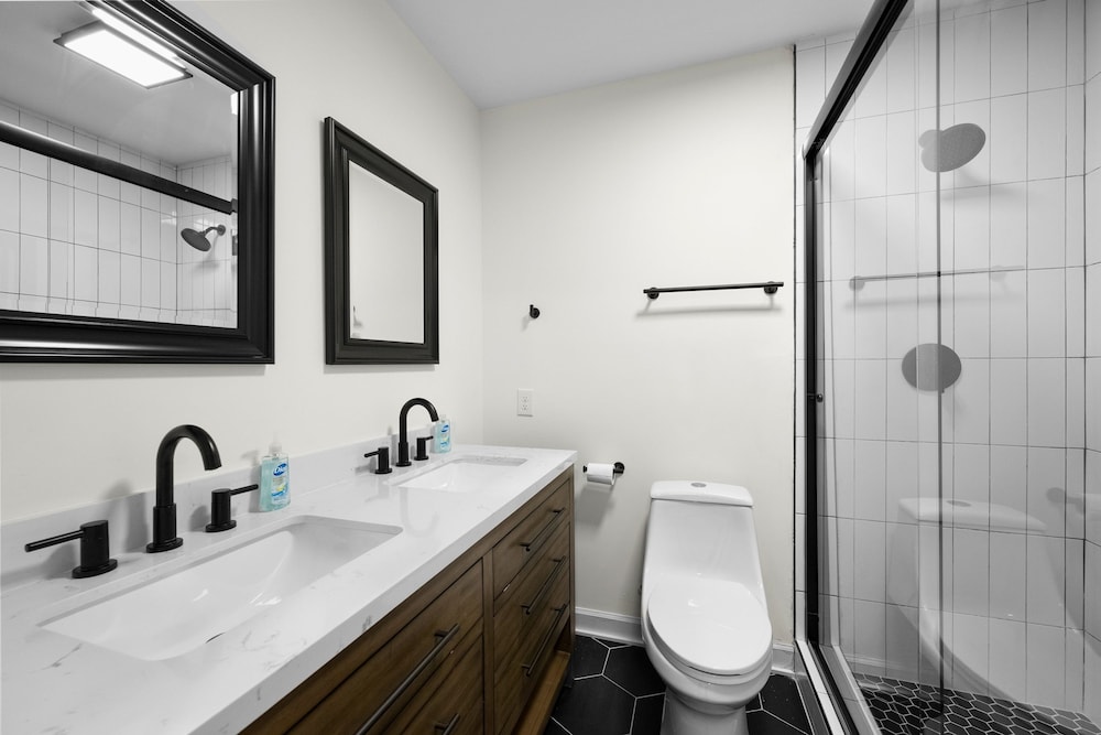 Knotty Pines by Avantstay Lake Views Renovated