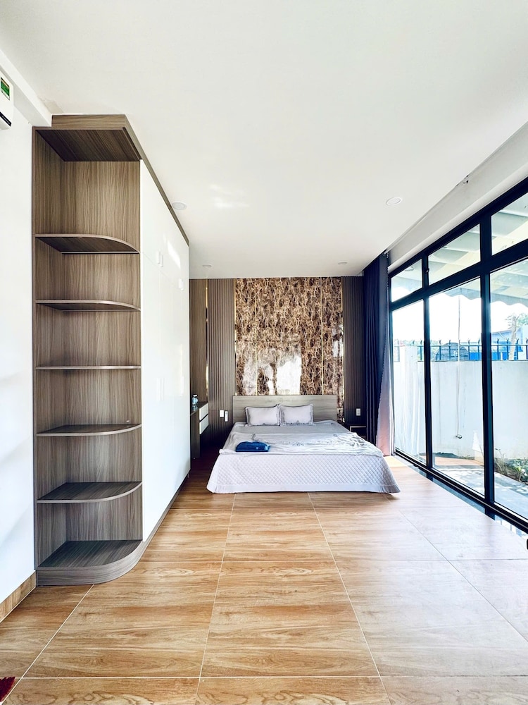 HOMESTAY HALONA